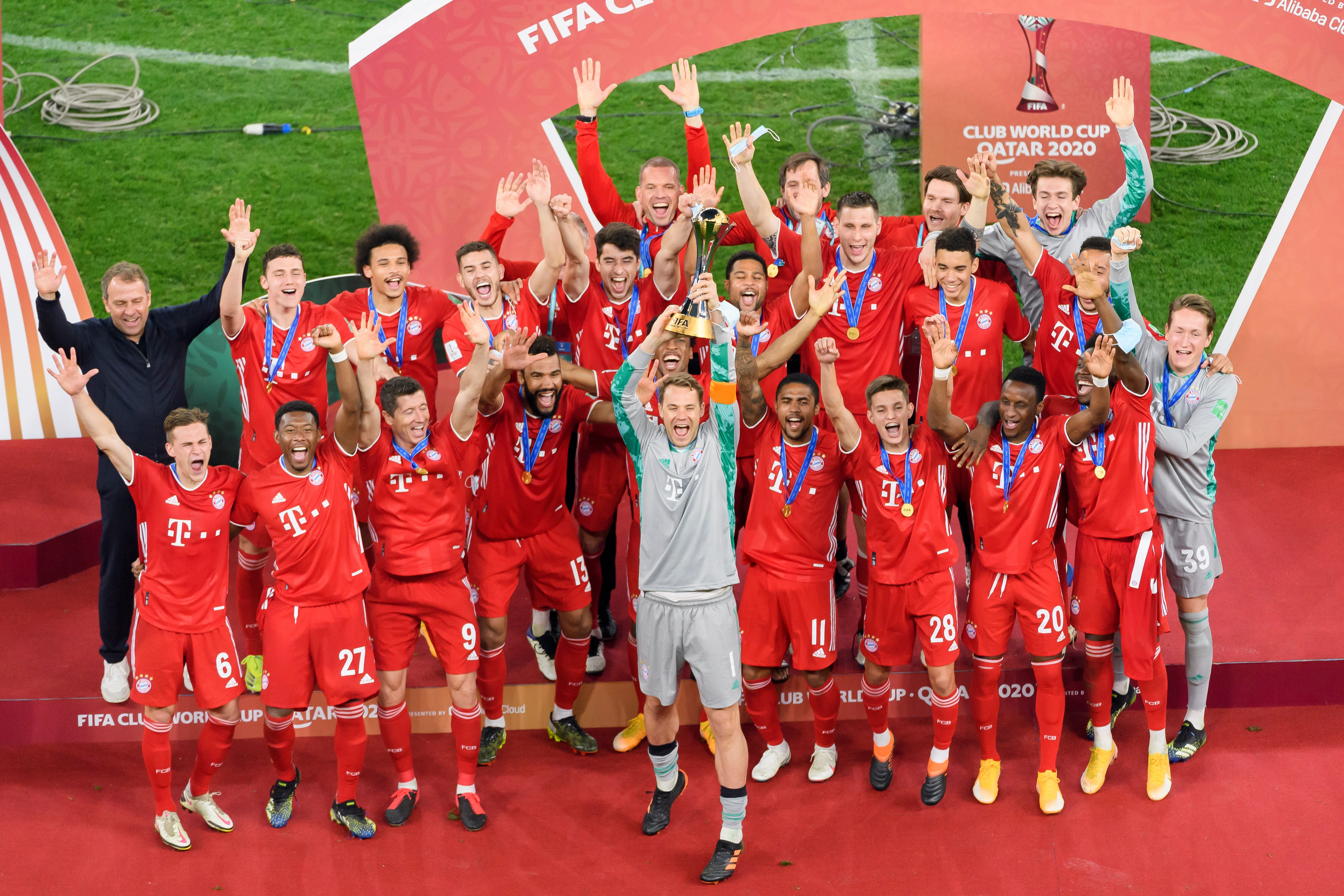 <p>DOHA, QATAR - 11 DE FEBRERO: . Manuel Neuer, del FC Bayern Muenchen, levanta el trofeo de la Copa Mundial de Clubes de la FIFA Qatar 2020 tras el partido final de la Copa Mundial de Clubes de la FIFA Qatar 2020 entre el FC Bayern Muenchen y Tigres UANL el 11 de febrero de 2021 en Doha, Qatar. </p>