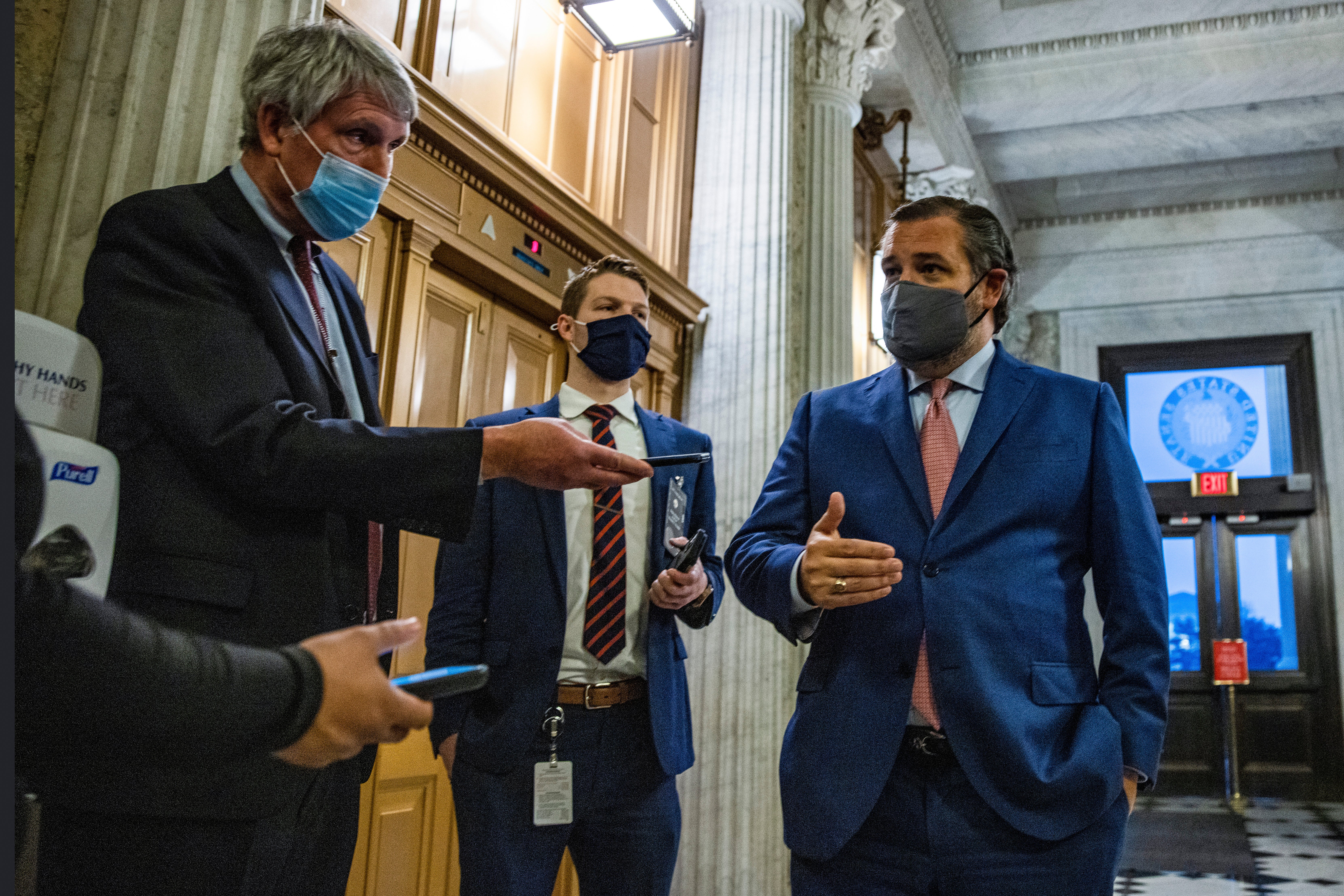 <p> Los senadores hicieron un juramento de “hacer justicia imparcial de acuerdo con la Constitución y las leyes” durante el juicio político</p>