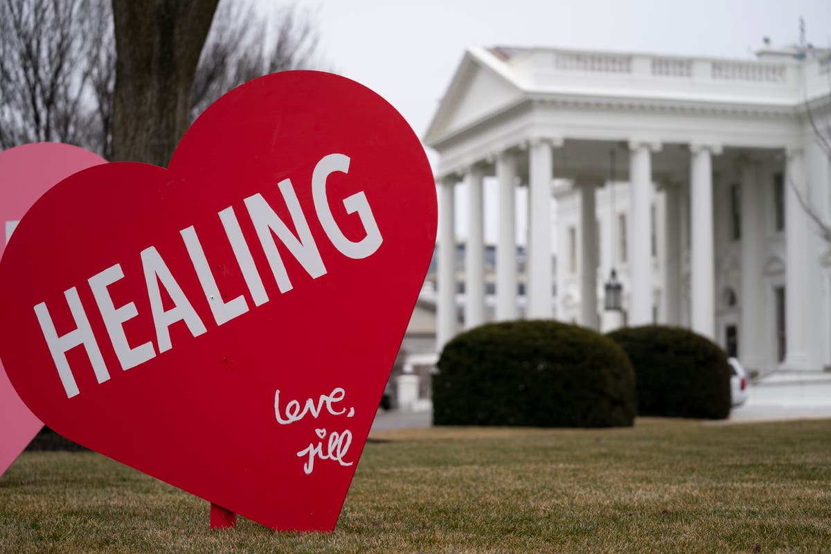 Biden views Valentine's Day decorations on WH lawn