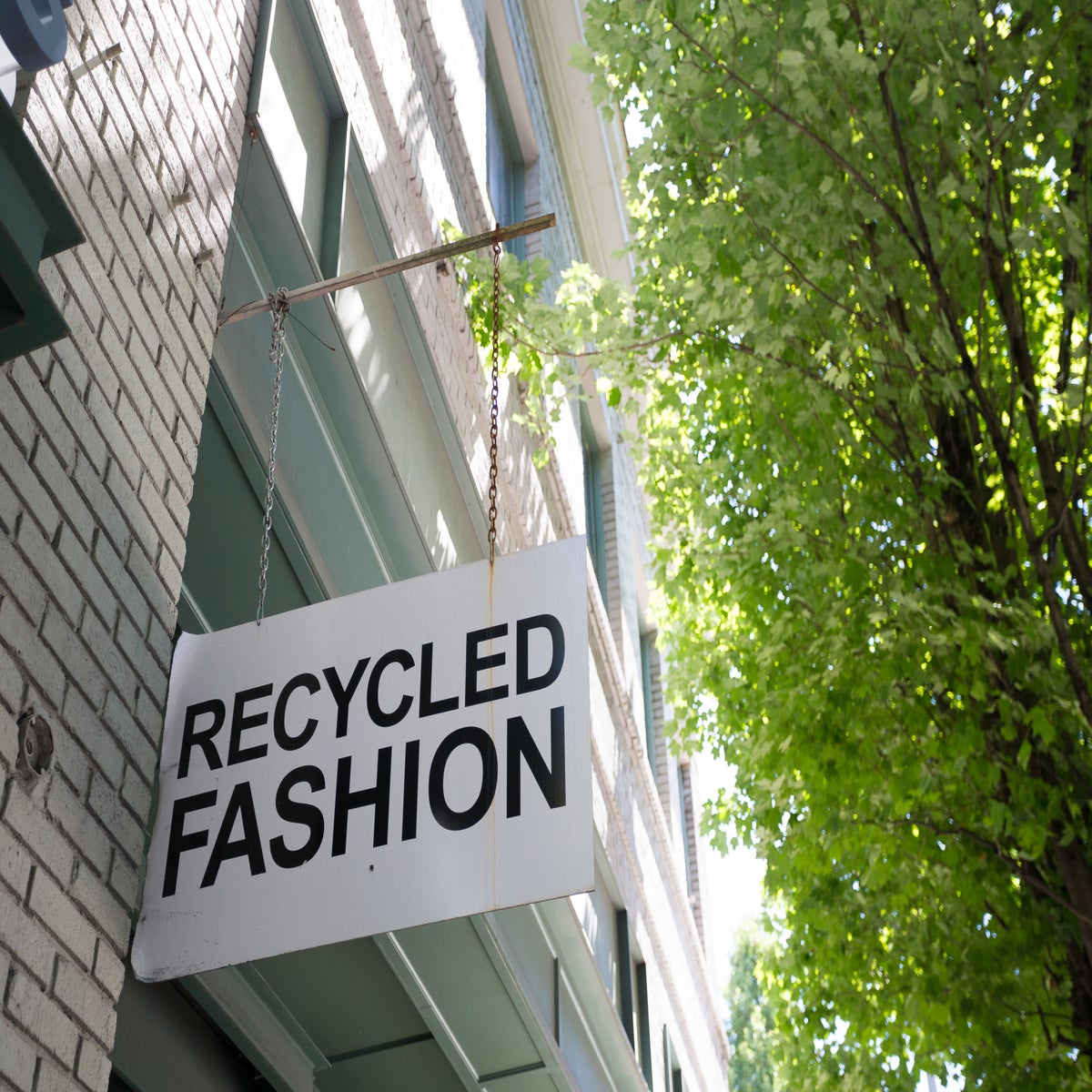 Recycling System 'Looop' Helps H&M Transform Unwanted Garments into New  Fashion Favourites