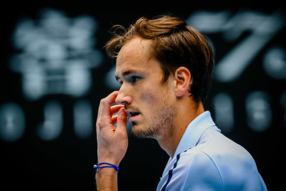 Australian Open 2021 Daniil Medvedev S Coach Walks Out After Russian Drops Two Set Lead The Independent