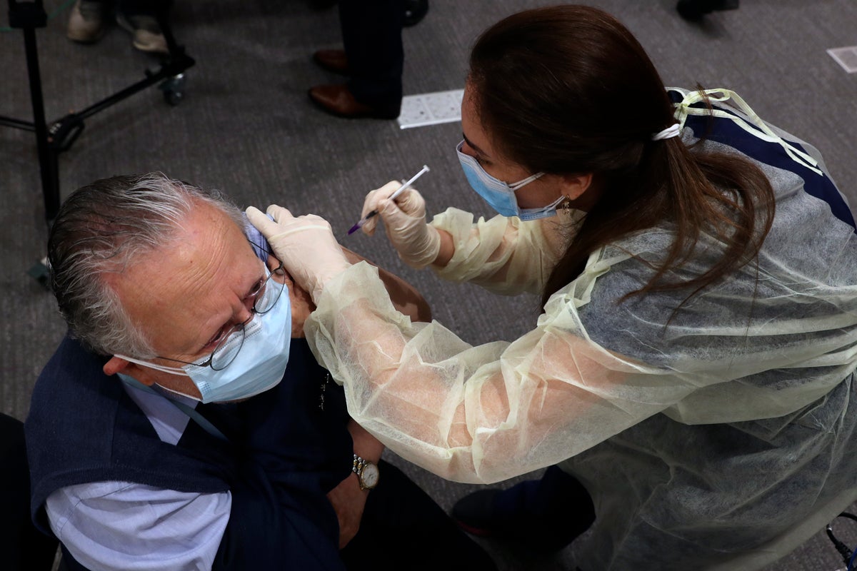 lebanon-administers-1st-vaccines-to-health-workers-elderly-vaccines