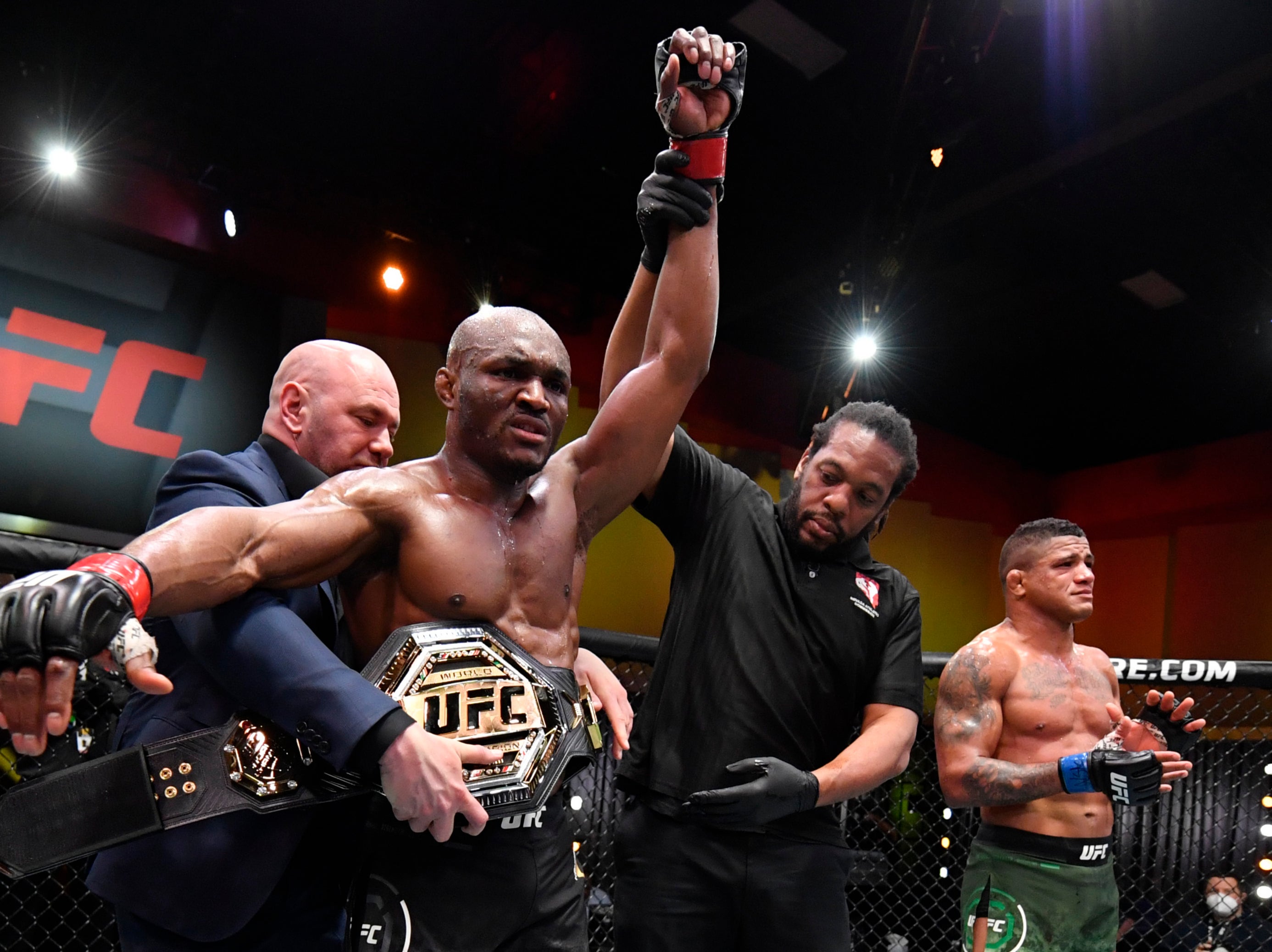 <p>Kamaru Usman beat former team-mate Gilbert burns to retain the UFC welterweight title</p>