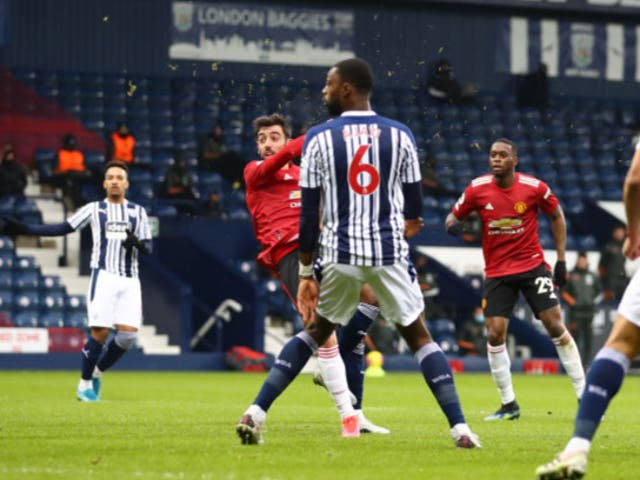 <p>Bruno Fernandes equalises for Manchester United</p>