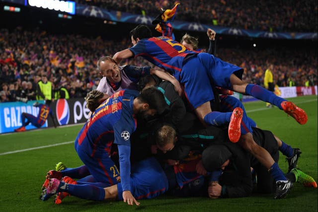 <p>Sergio Roberto de Barcelona es felicitado por anotar el sexto gol durante la ronda de la Liga de Campeones de la UEFA el segundo partido de 16 entre el FC Barcelona y el Paris Saint-Germain en el Camp Nou el 8 de marzo de 2017 en Barcelona, España. </p>