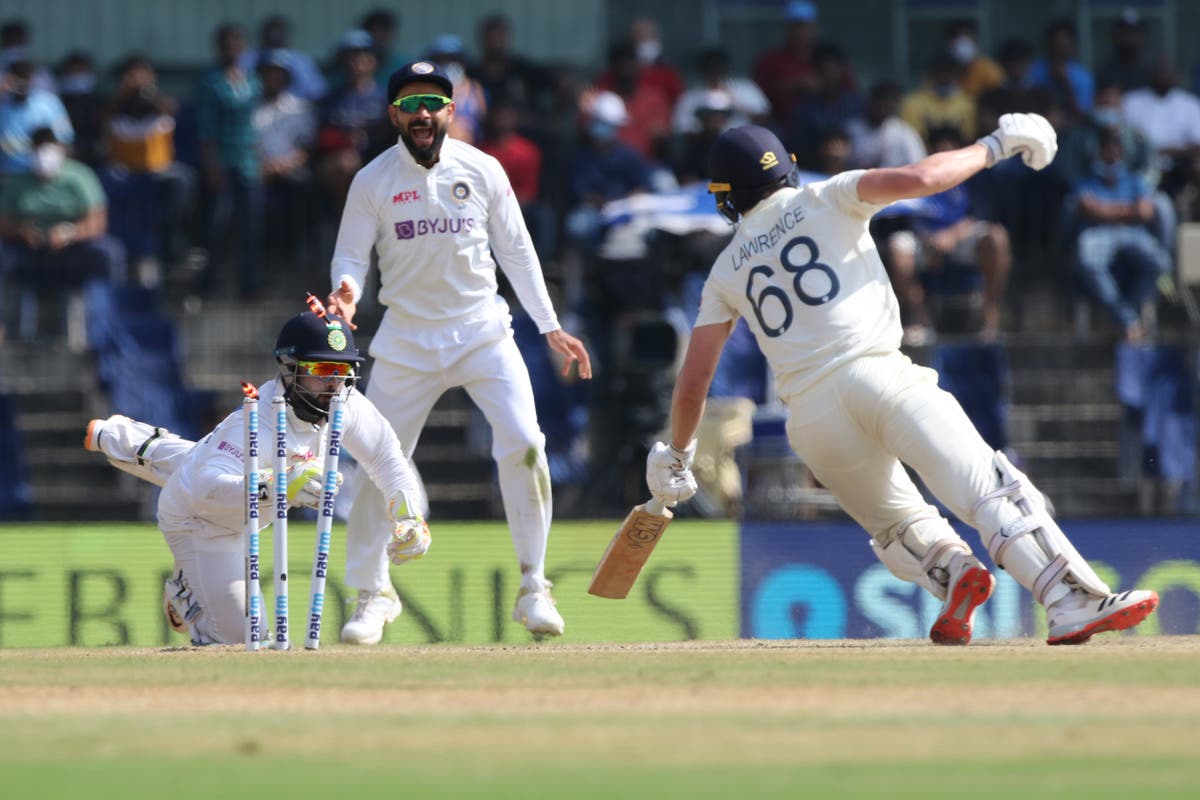 England lose four wickets as India hone in on victory