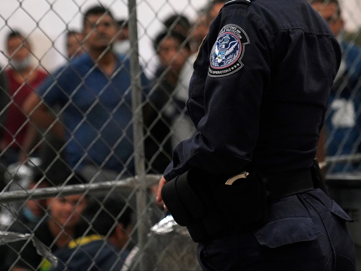 Honduran woman gives birth in freezing temperatures at US-Mexico border Honduran woman gives birth in freezing temperatures at US-Mexico border