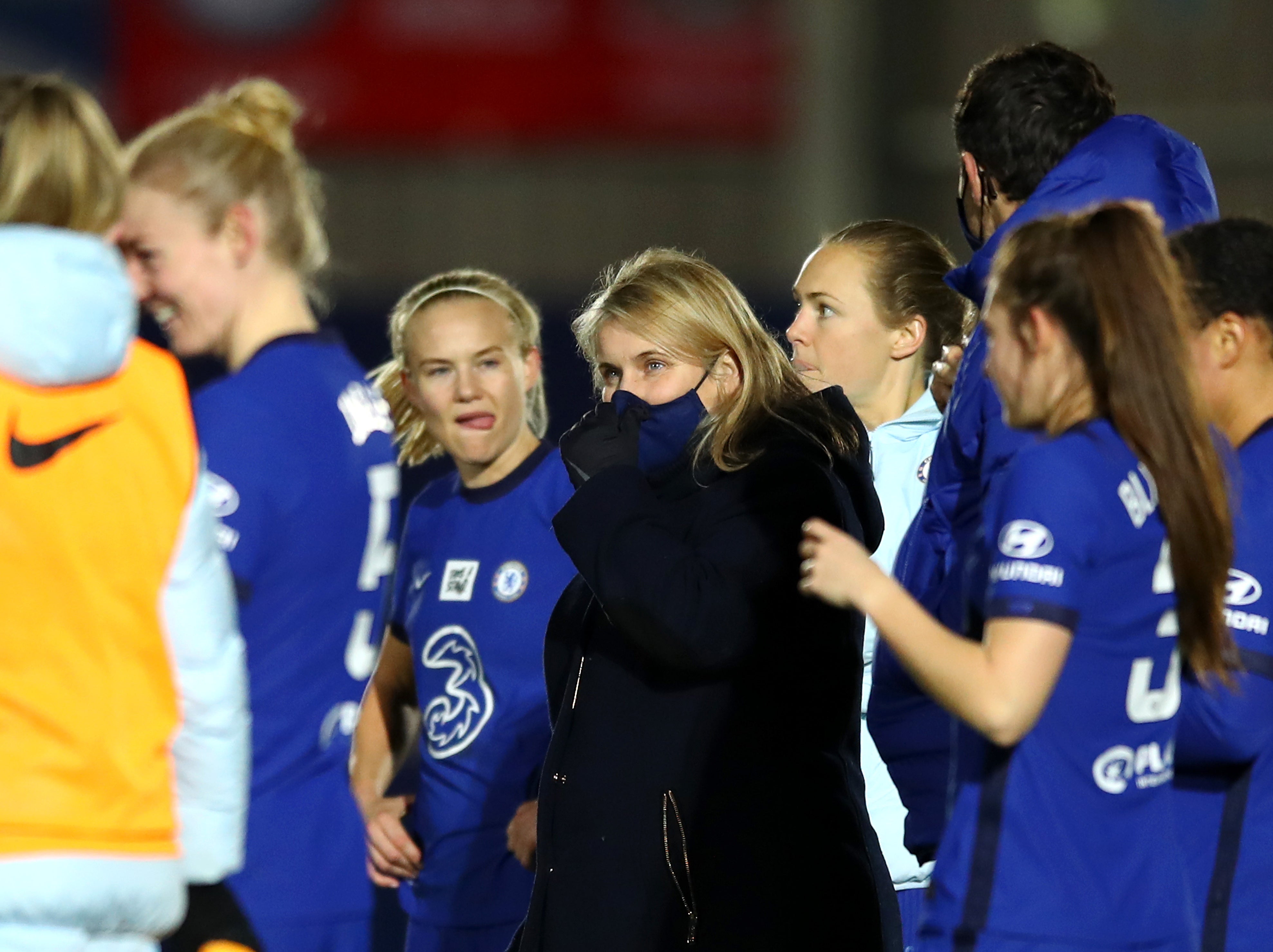 Chelsea Women coach Emma Hayes with her players