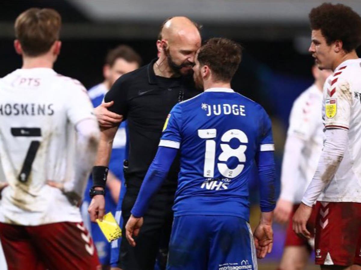 Referee Darren Drysdale squares up to Ipswich Town’s Alan Judge in League One incident