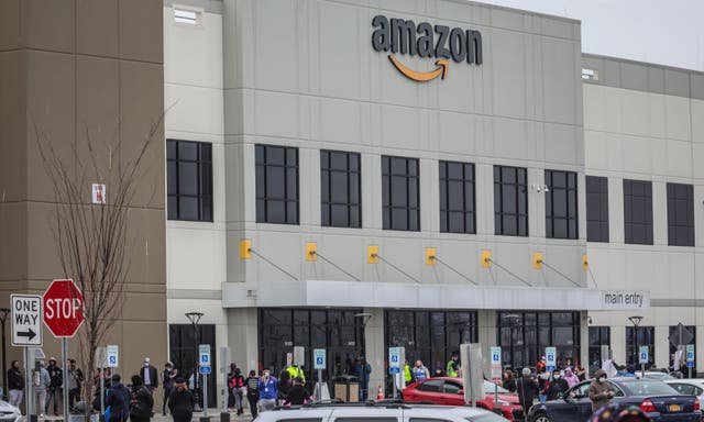 <p>Nueva York está demandando a Amazon alegando que la compañía no proporcionó a los trabajadores un entorno seguro  </p>