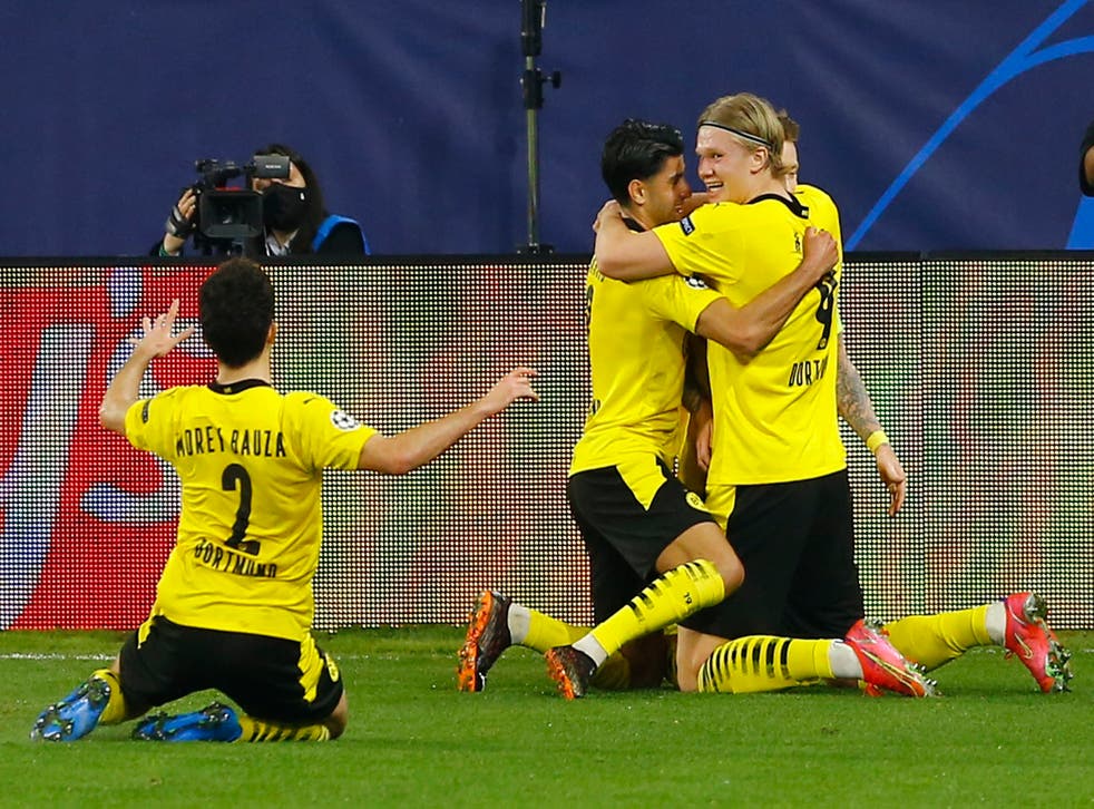 Erling Haaland celebrates with his Dortmund teammates