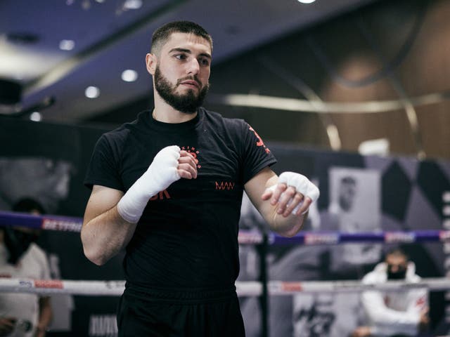 <p>Josh Kelly works out ahead of his European title bout</p>