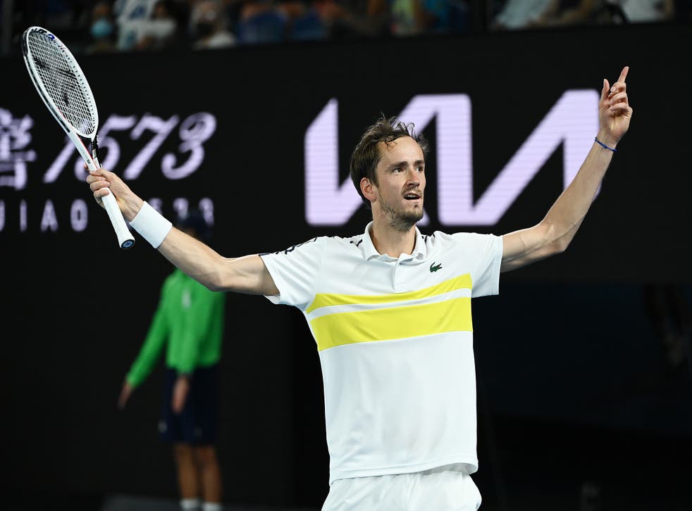 frugter kompensere mel Australian Open 2021: Daniil Medvedev crushes Stefanos Tsitsipas to set up  final against Novak Djokovic | The Independent