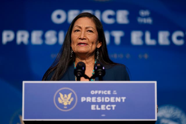 <p>Deb Haaland no necesitará ser instruida sobre la historia de los nativos americanos o la soberanía tribal. Ella ya lo sabe.  </p>