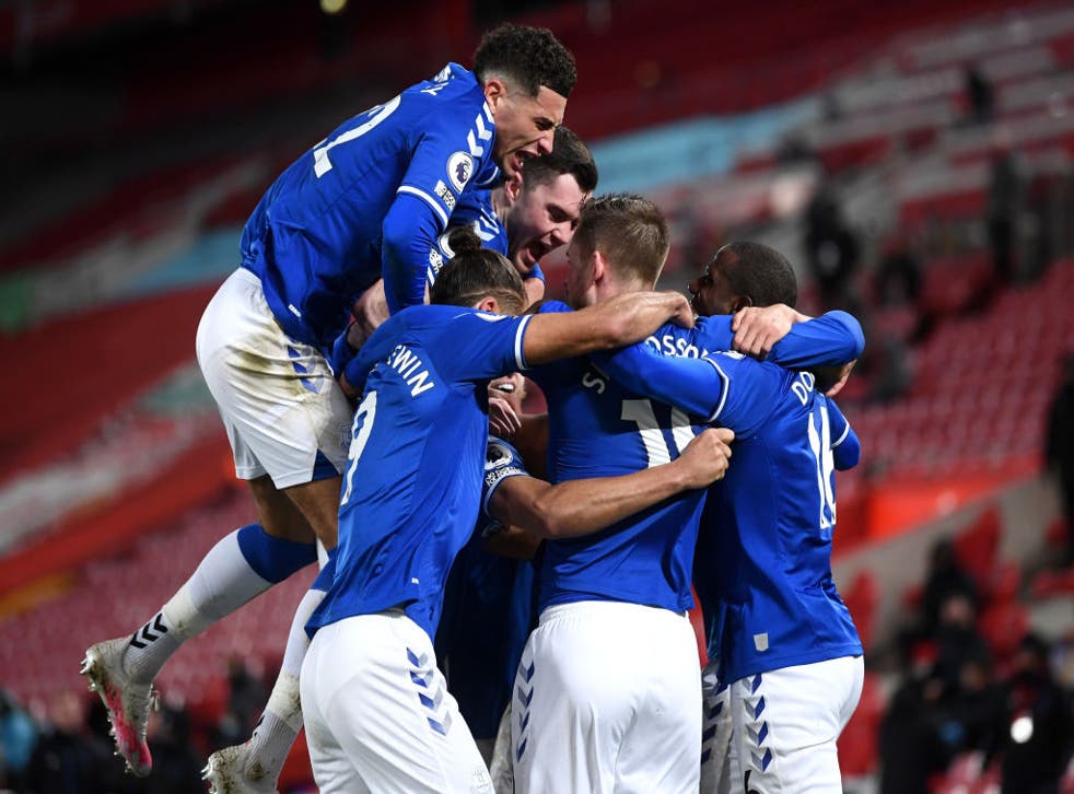 Gylfi Sigurdsson of Everton celebrates with teammates