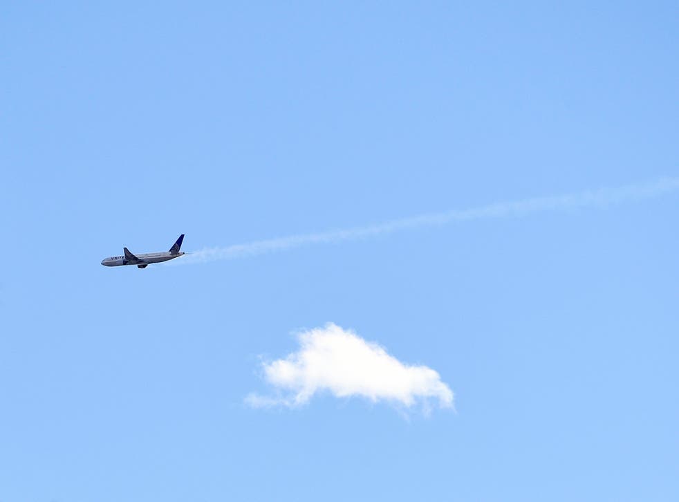 APTOPIX Emergency-Landing-Plane-Debris