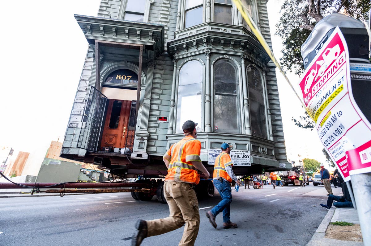 Historic home rolled by way of San Francisco streets to new handle Historic home rolled by way of San Francisco streets to new handle