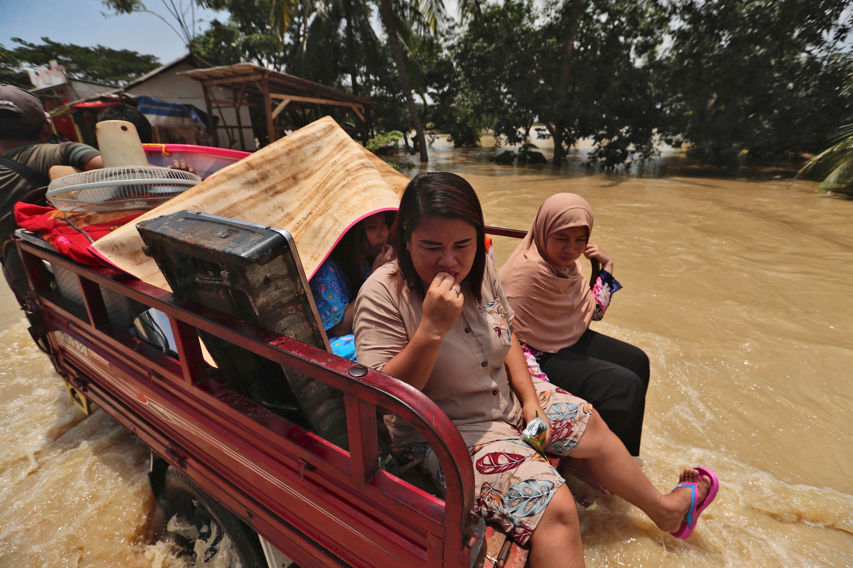 Thousands Evacuated Amid Floods In Indonesia's West Java Indonesia ...