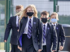 All secondary school pupils to wear face masks in classrooms, government advises