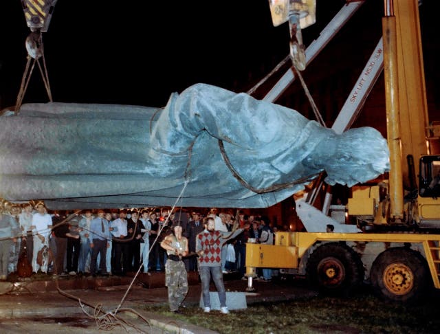 <p>The statue of Dzerzhinsky being removed in 1991</p>