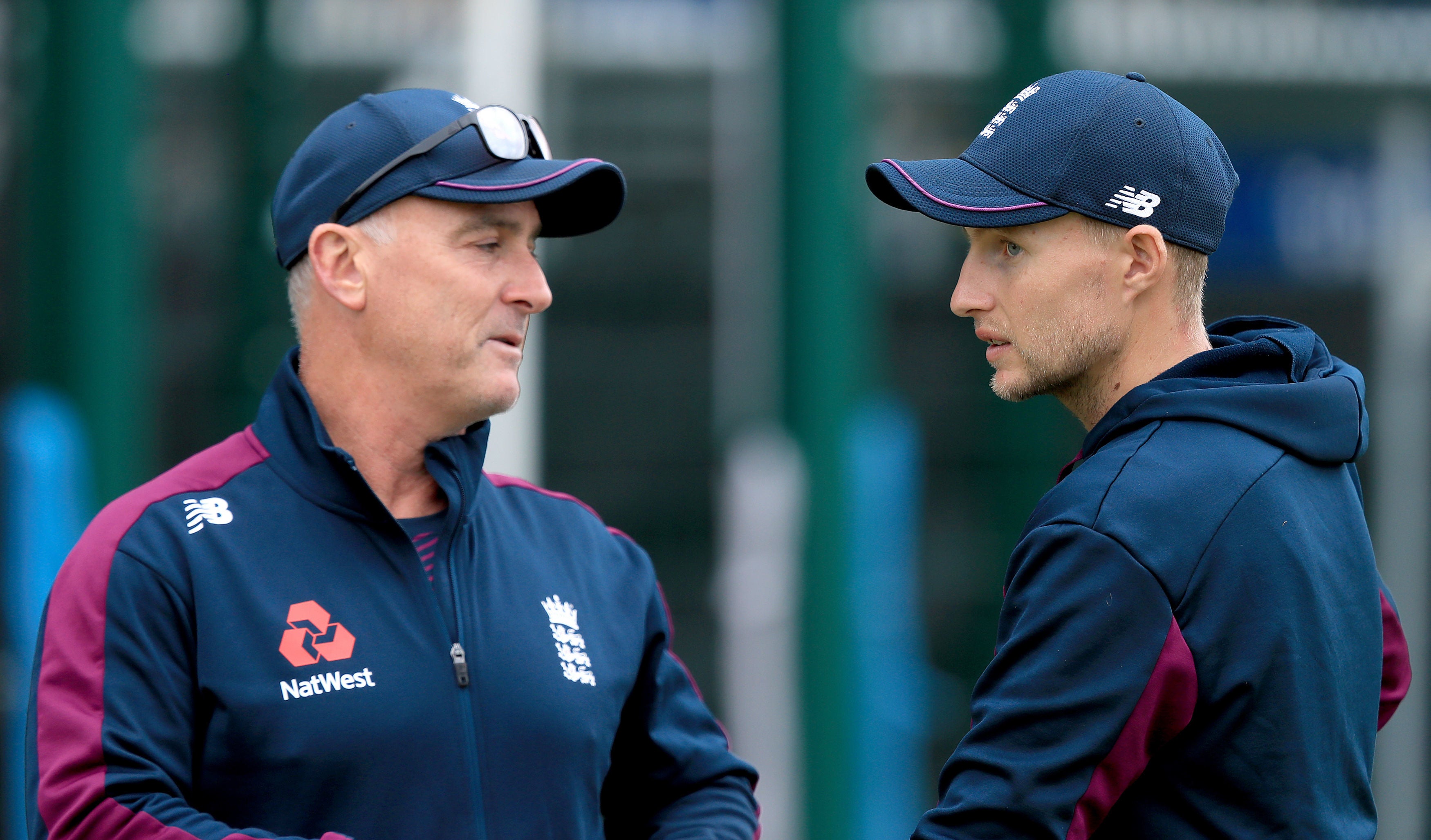 joe Root in conversation with coach Graham Thorpe