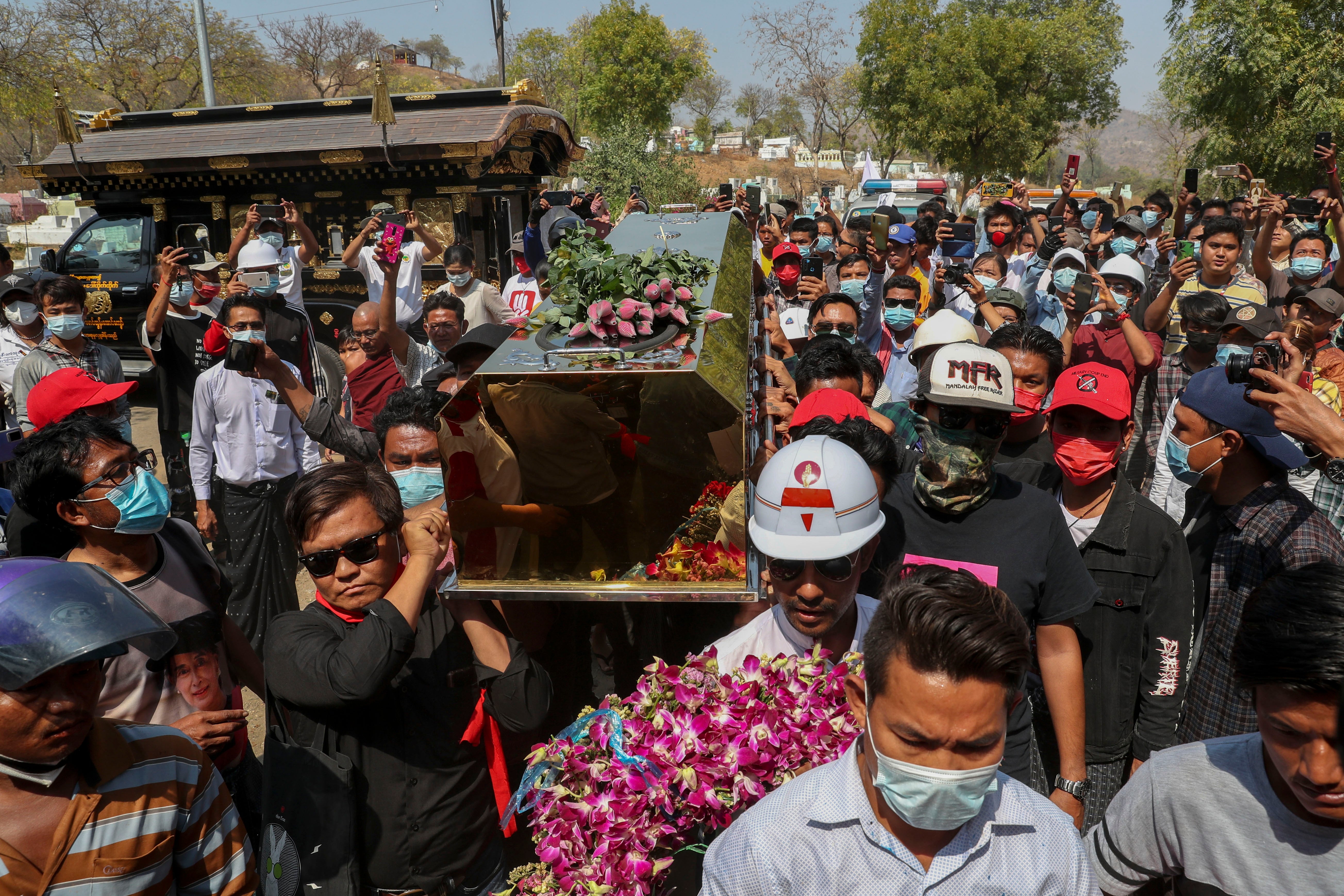Scores of people on Tuesday took part in the funeral of Thet Naing Win, who was shot dead by security forces