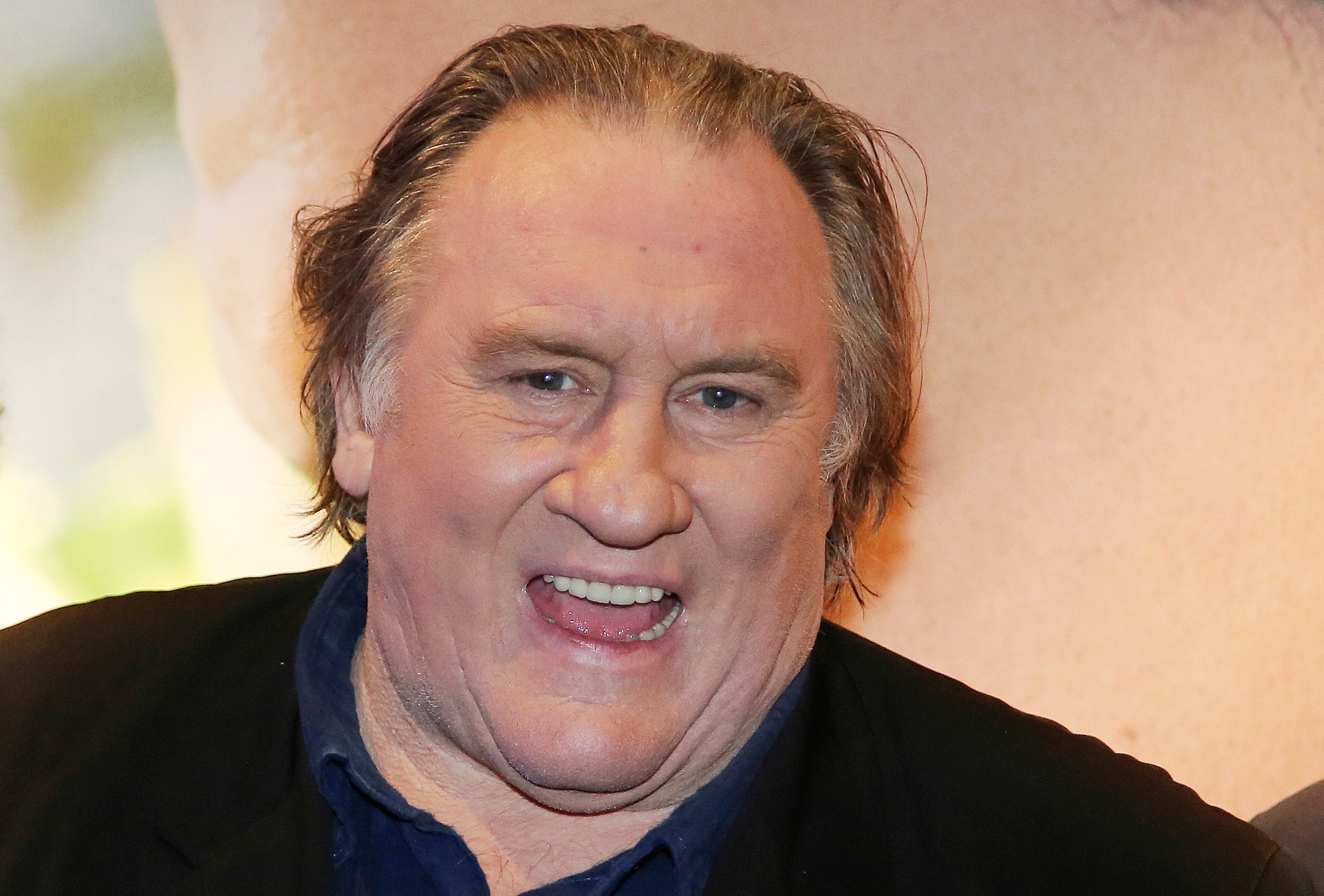 <p>En esta fotografía de archivo del lunes 14 de noviembre de 2016, el actor Gerard Depardieu asiste al estreno de la película "Tour de Francia", en París. La oficina del fiscal de París dijo el martes 23 de febrero de 2021, al comentar los cargos después de que se filtraron a la prensa francesa, diciendo que el actor francés Gerard Depardieu recibió cargos preliminares de violación y agresión sexual el 16 de diciembre de 2020, sin que el actor fuera detenido. </p>