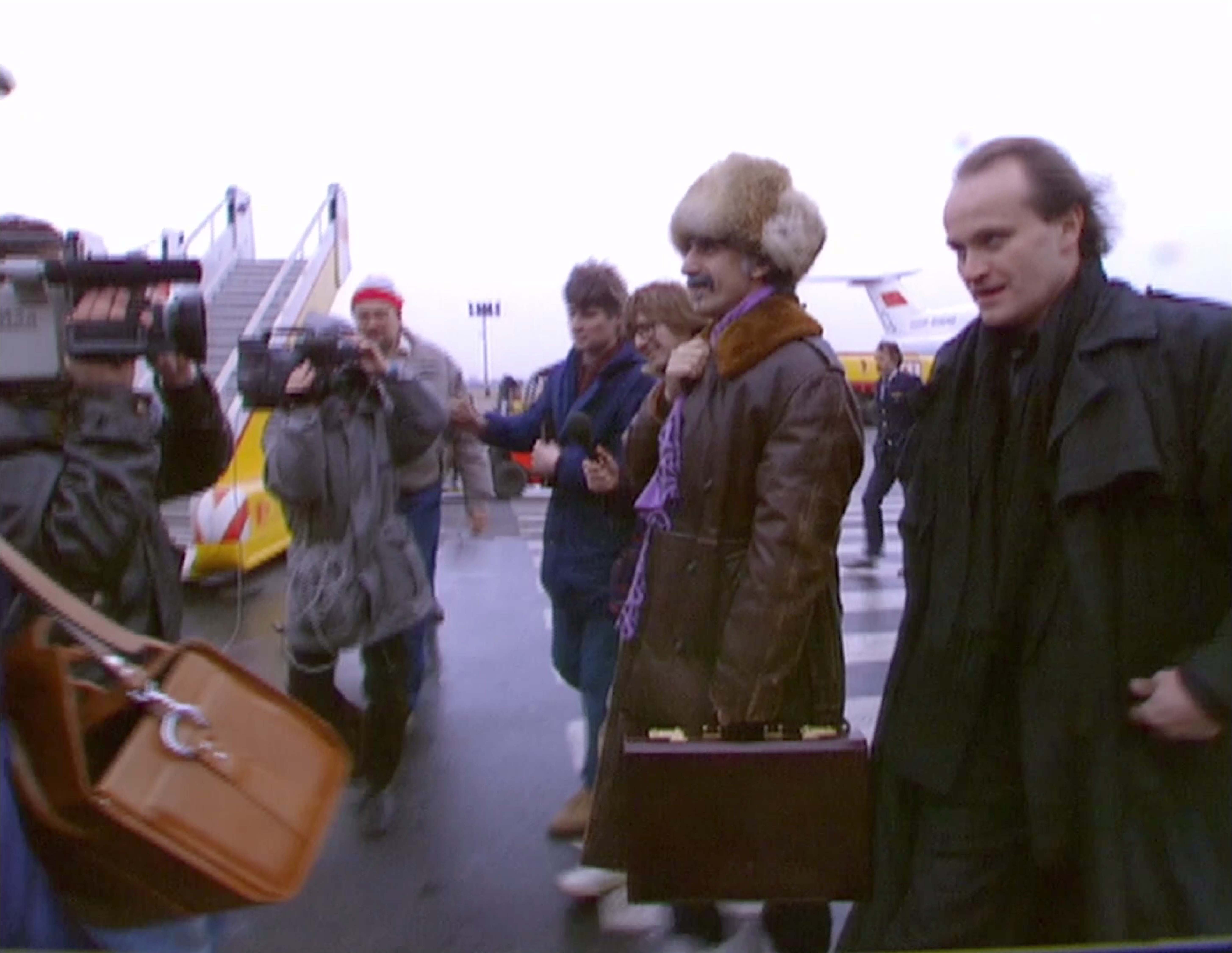 Frank Zappa, Michael Kocaband and Van Carlson arrive in Prague 1991