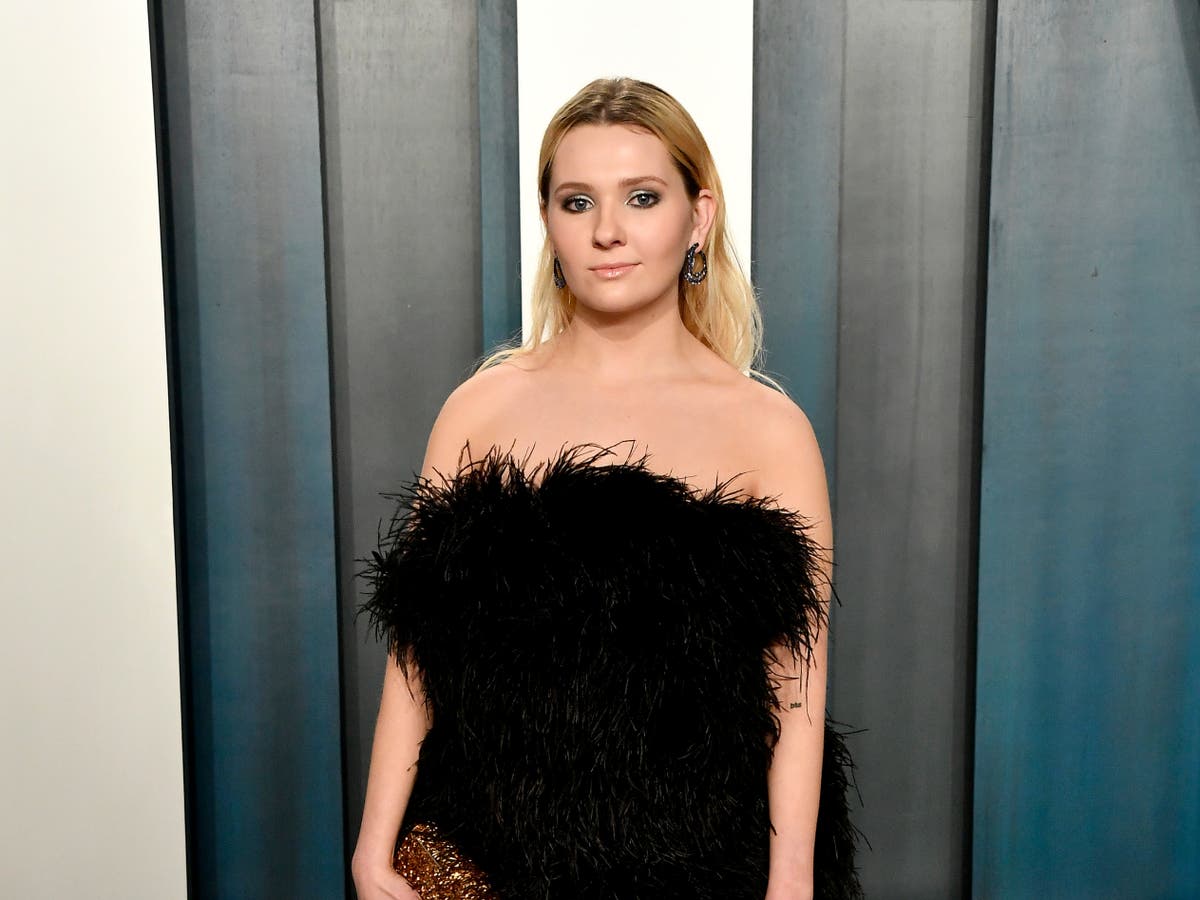 Abigail Breslin ‘in shock and devastation’ after father dies of coronavirus
