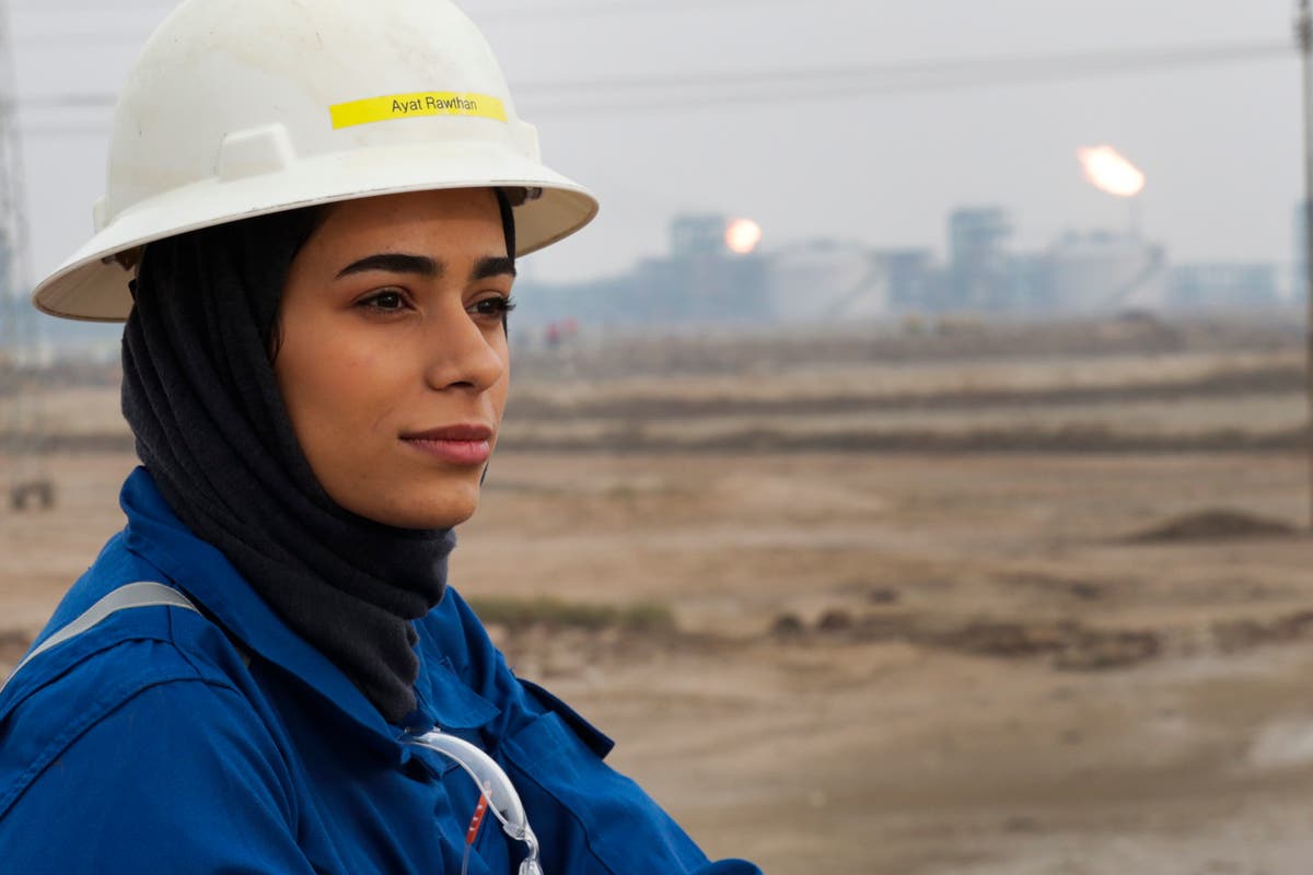 In oil-rich Iraq, a few women buck norms, take rig site jobs Iraq crude Oil Rig women women