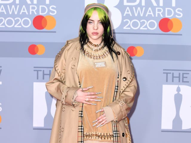 <p>LONDRES, INGLATERRA - 18 DE FEBRERO: (SOLO PARA USO EDITORIAL) Billie Eilish asiste a los BRIT Awards 2020 en el O2 Arena el 18 de febrero de 2020 en Londres, Inglaterra. </p>