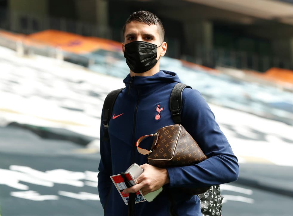 Erik Lamela turns up at the stadium