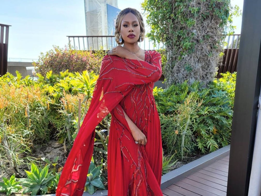 <p>Laverne Cox luce virtualmente su atuendo de los Globos de Oro.</p>