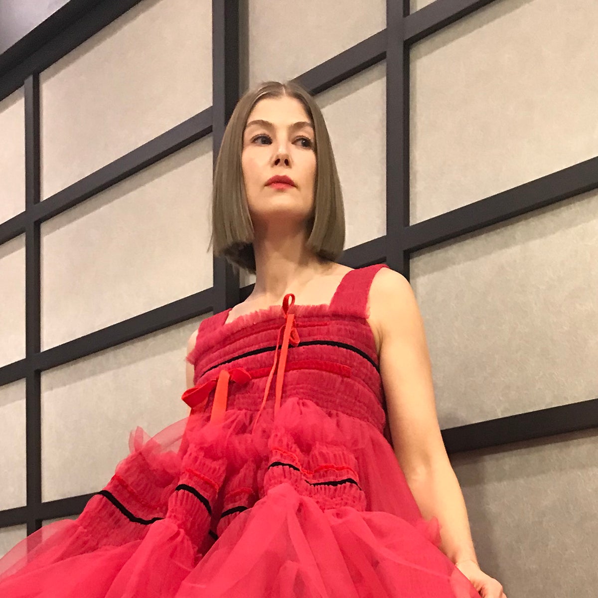 rosamund pike golden globes dress Rosamund Pike Explains Her Viral Golden Globes 2024 Red Carpet Look