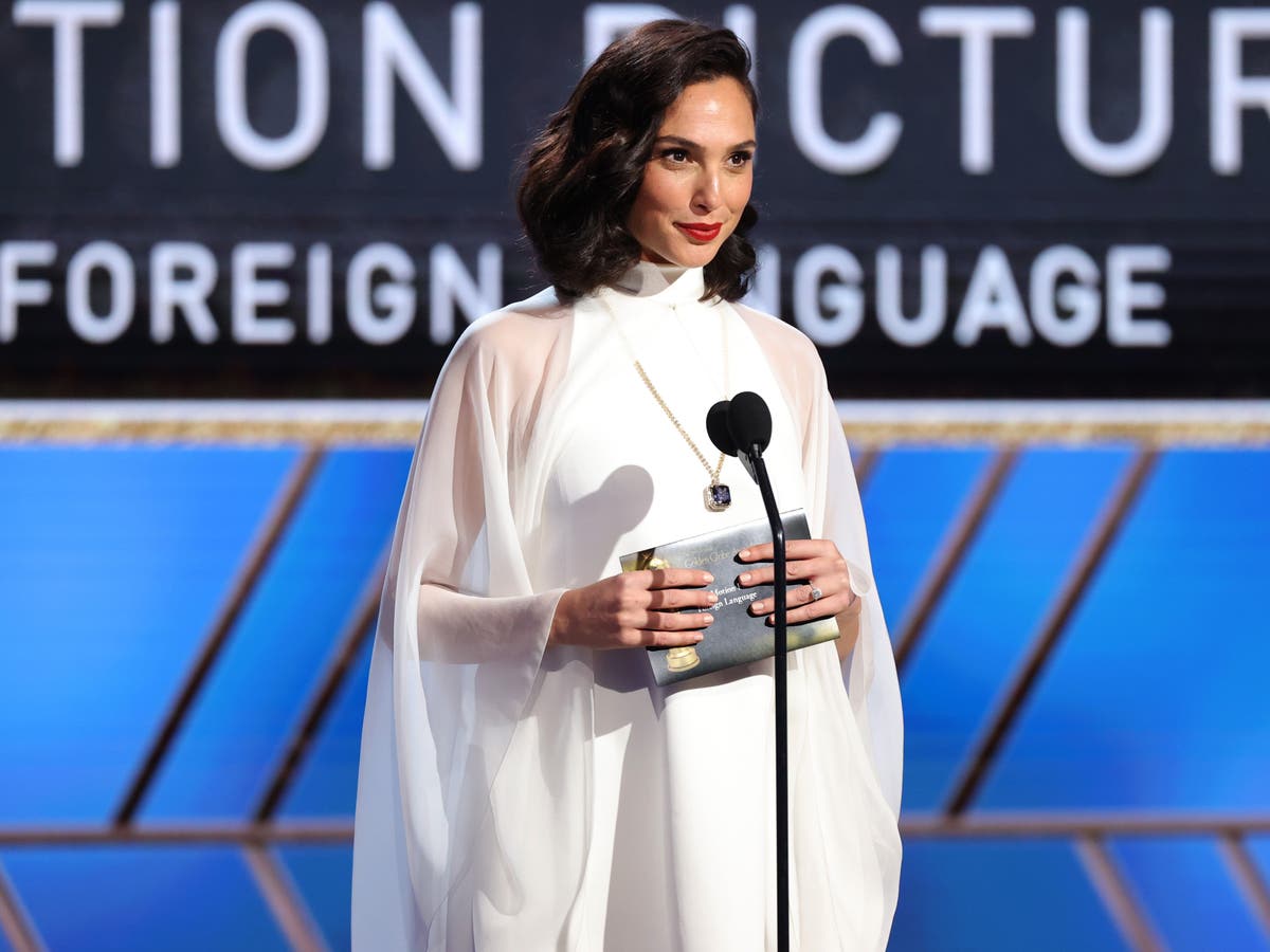 Gal Gadot confirms pregnancy following Golden Globes fan speculation