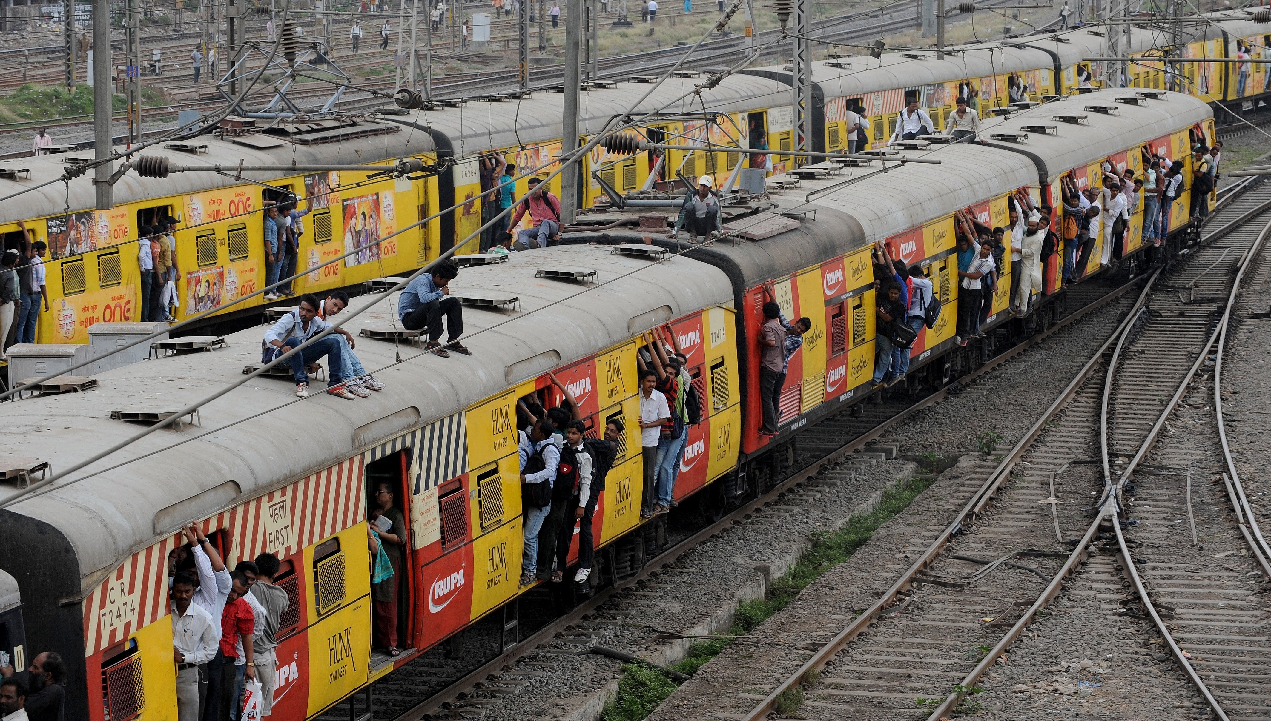 Passengers walked on track of Central Railway, traffic signals stopped working and stock exchange halted work after the huge power failure in Mumbai on 12 October, 2020