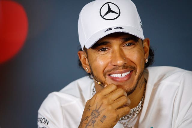 <p>Lewis Hamilton ha decidido explicar por qué solo firmó una extensión de un año a su contrato con Mercedes</p>