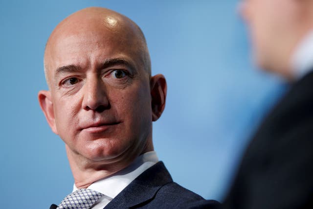 <p> El fundador de Amazon, Jeff Bezos, se vería obligado a pagar más de $5 mil millones en impuestos bajo la Ley de Impuestos Ultra Millonarios propuesta por políticos estadounidenses  </p>