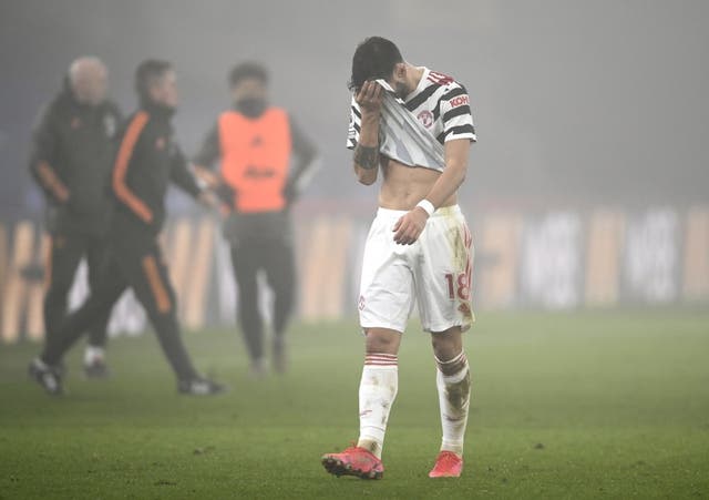 <p>Bruno Fernandes, del Manchester United, se retira de la cancha tras el empate a cero frente al Crystal Palace, en un duelo de la Liga Premier inglesa disputado el miércoles 3 de marzo de 2021 en Londres </p>