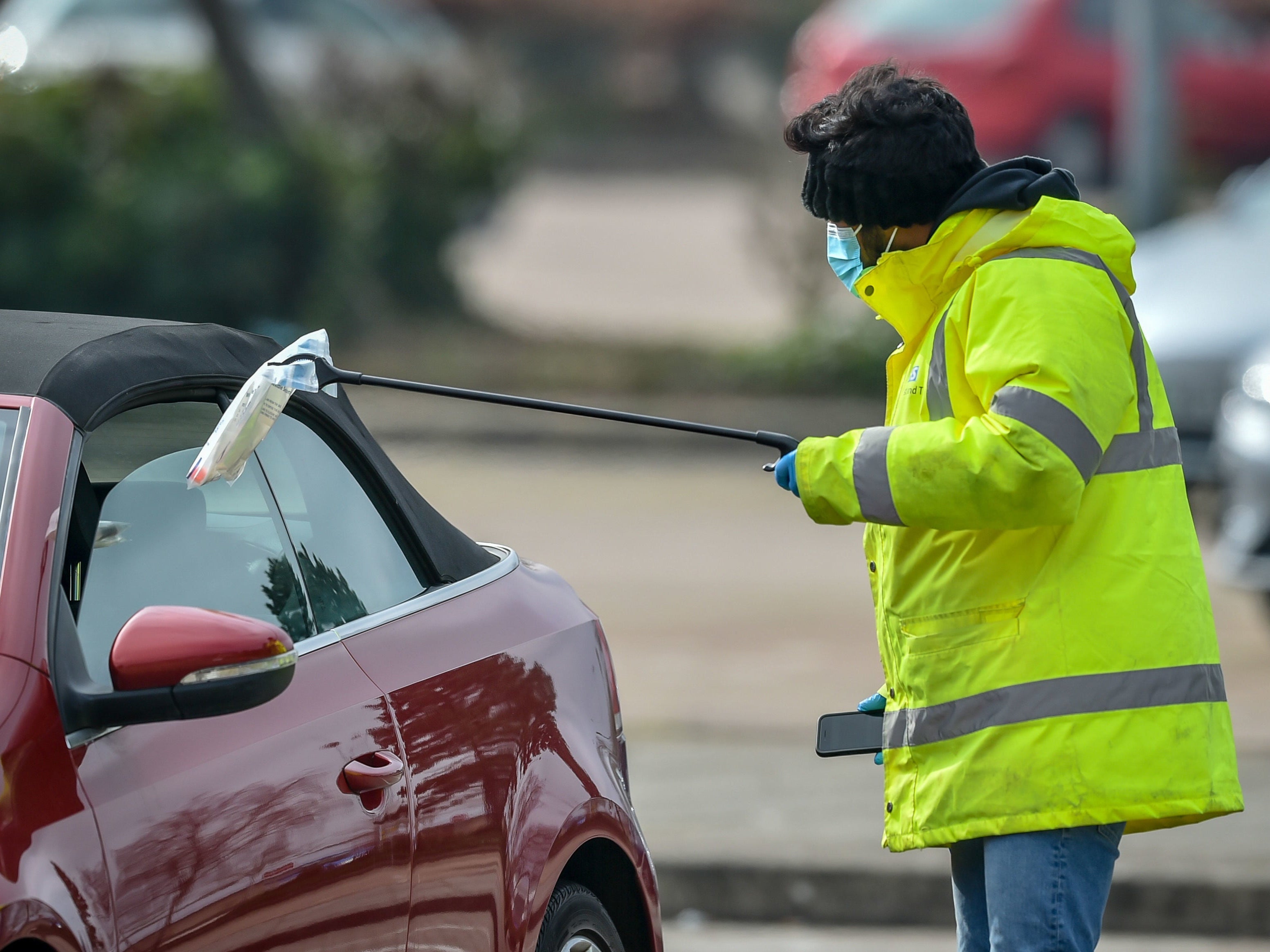 Covid news - live: Modified vaccines to be fast-tracked in UK as decline of coronavirus infection rate slowing