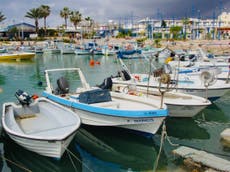 Cyprus opens a fast track for British tourists with Covid jabs