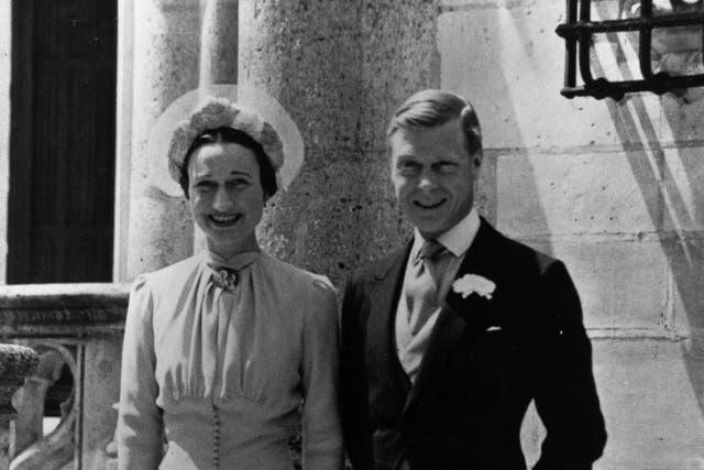 <p>3 de junio de 1937: Duque de Windsor (1894 - 1972) Wallis Simpson (1896 - 1986) el día de su boda en Chateau de Conde, Monts, cerca de Tours, Francia. </p>