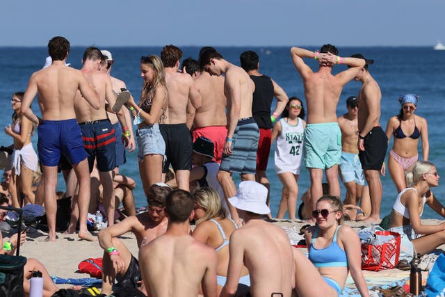 <p>Unmasked Spring Breakers swarm onto a beach in Fort Lauderdale on March 4, 2021</p>