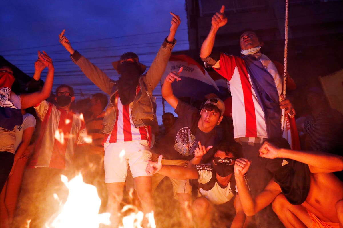 Protesters injured after police clashes over Paraguay&rsquo;s Covid response
