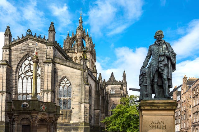 <p>The monument of Adam Smith on the Royal Mile</p>