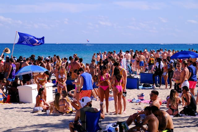 <p>Revelers flock to the beach to celebrate spring break, amid the coronavirus disease (Covid-19) outbreak, in Fort Lauderdale, Florida, on 5 March 2021</p>