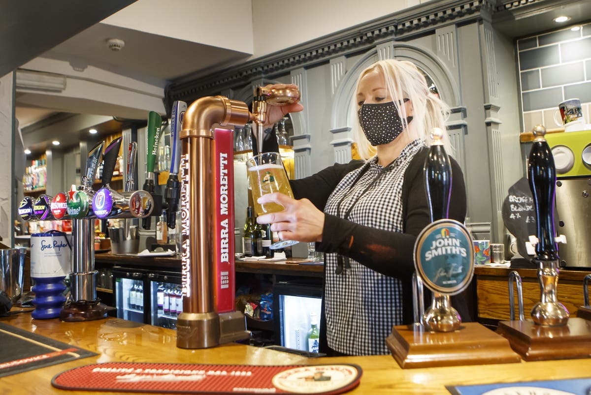 Pubs inundated with beer garden reservations as drinkers eye end of