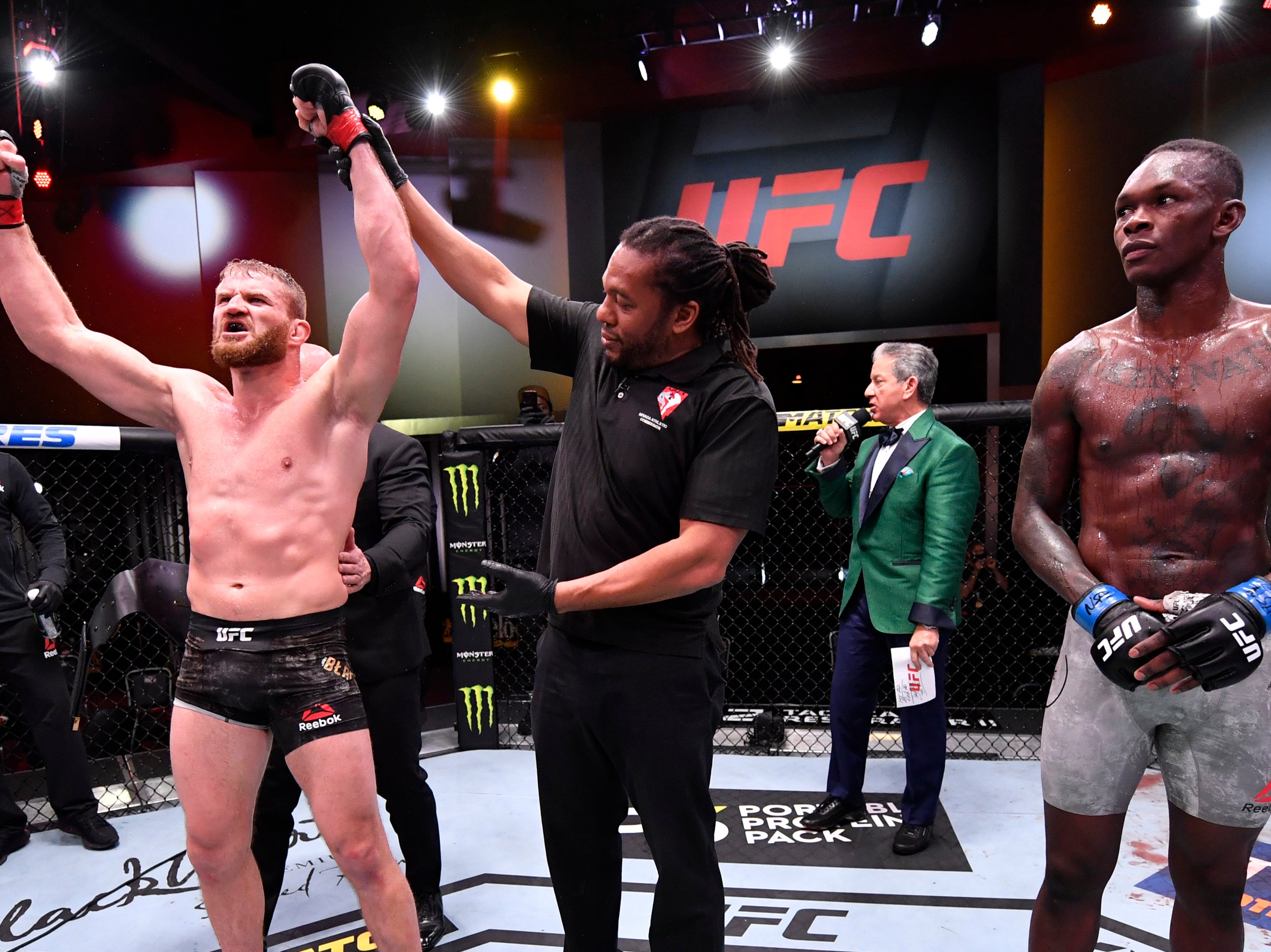 Jan Blachowicz (left) beat Israel Adesanya via unanimous decision