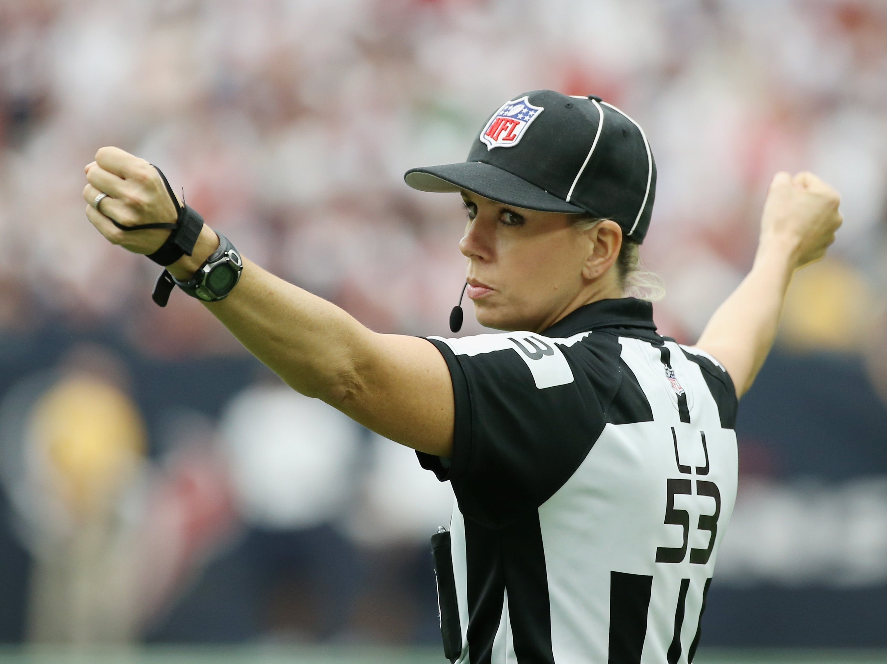 Sarah Thomas officiates her first NFL game in 2015