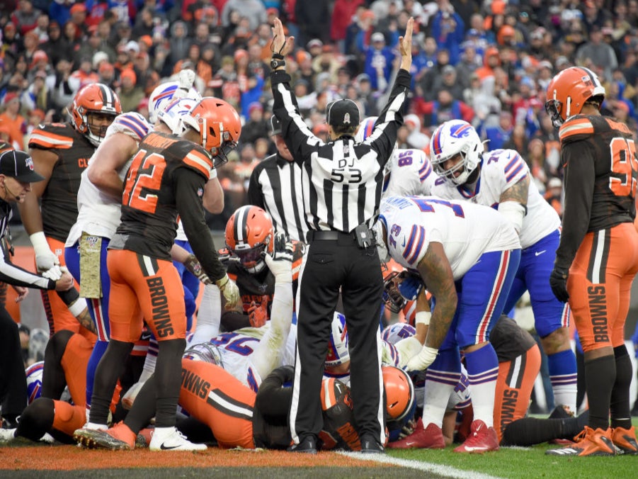 Sarah Thomas signals a touchdown